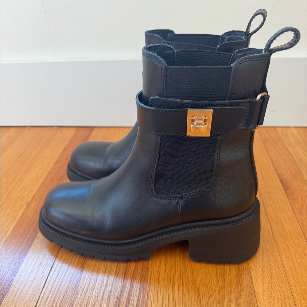 STEVE MADDEN Black Leather Boots